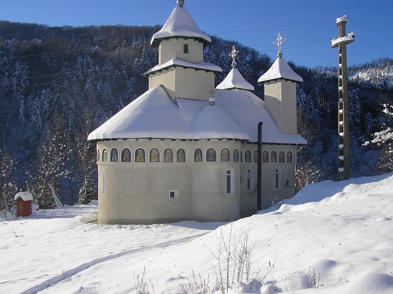 Biserica - vedere exterioara